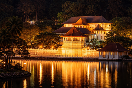 temple-of-the-tooth-kandy-night-sri-lanka