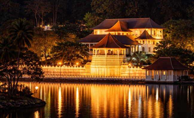 temple-of-the-tooth-kandy-night-sri-lanka
